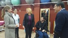 La consejera de Familia e Igualdad de Oportunidades, Violante Tomás, durante su visita al centro de día de la asociación  'Tocaos del Ala'
